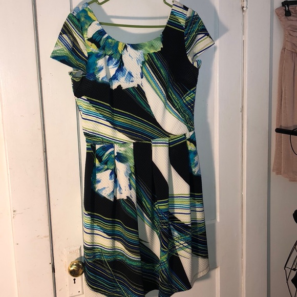 Dress - Picture 1 of 4